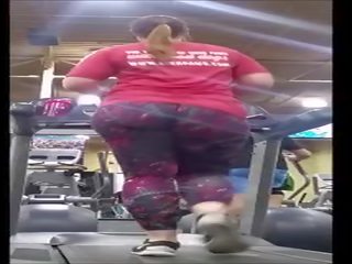 Jiggly hintern blond pawg auf treadmill