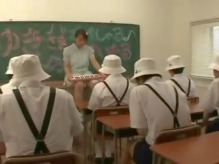 Japoneze klasë argëtim video