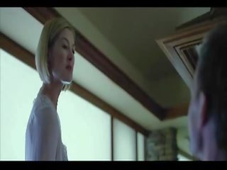 Rosamund pike פטמות ו - תחת ב x מדורג סרט הקלעים