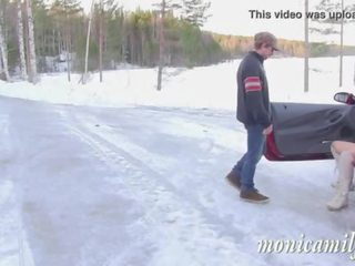 Monicamilf s kereta breakdown dalam yang warga norway winter