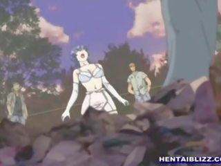 Hentai y tá cứng groupfucked qua bandits trong các ngoài trời