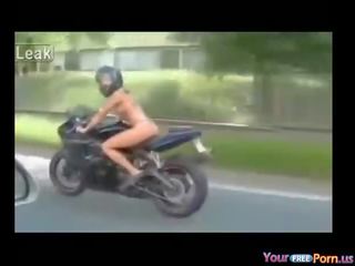 Nud pe motorcycle