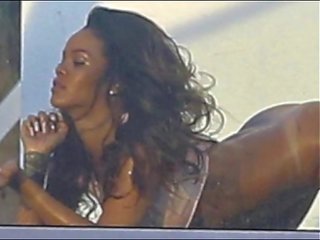 Rihanna şart görmek: 