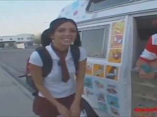 Gullibleteens.com icecream truck teinit polvi korkea valkoinen sukat saada miehuus creampie