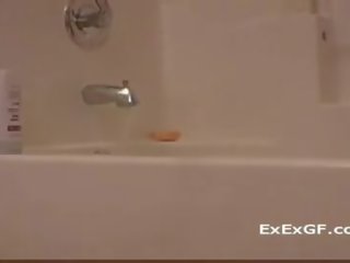 Głupi nastolatka selfshot sama nabierający za prysznic